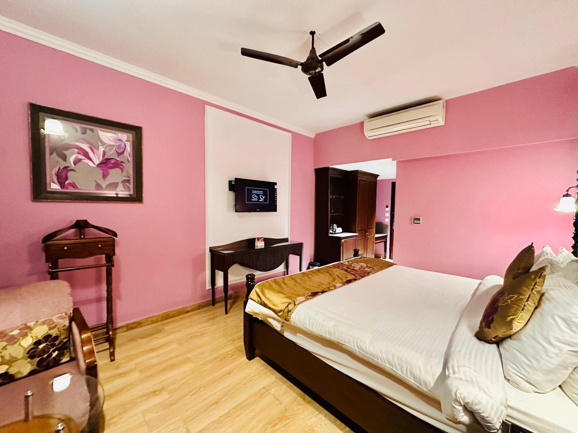Royal Orchid Fort Resort Массури Экстерьер фото