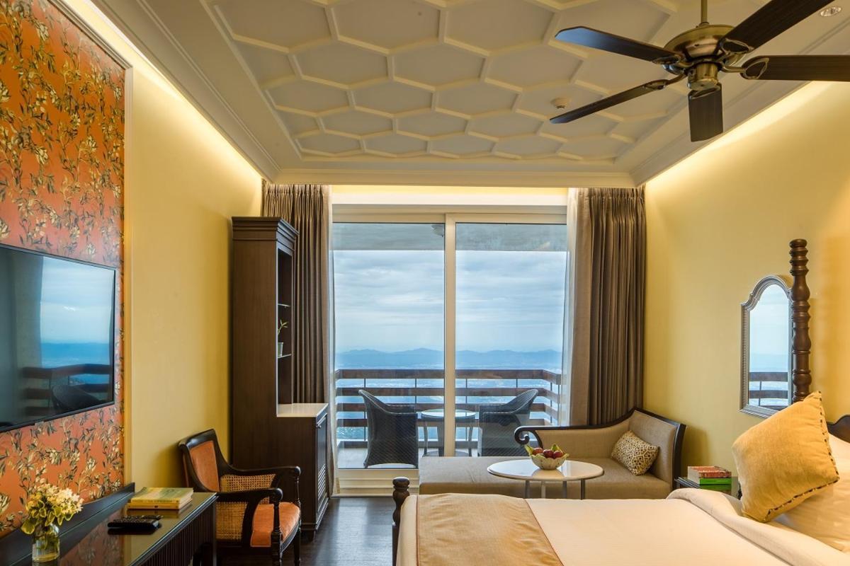 Royal Orchid Fort Resort Массури Экстерьер фото