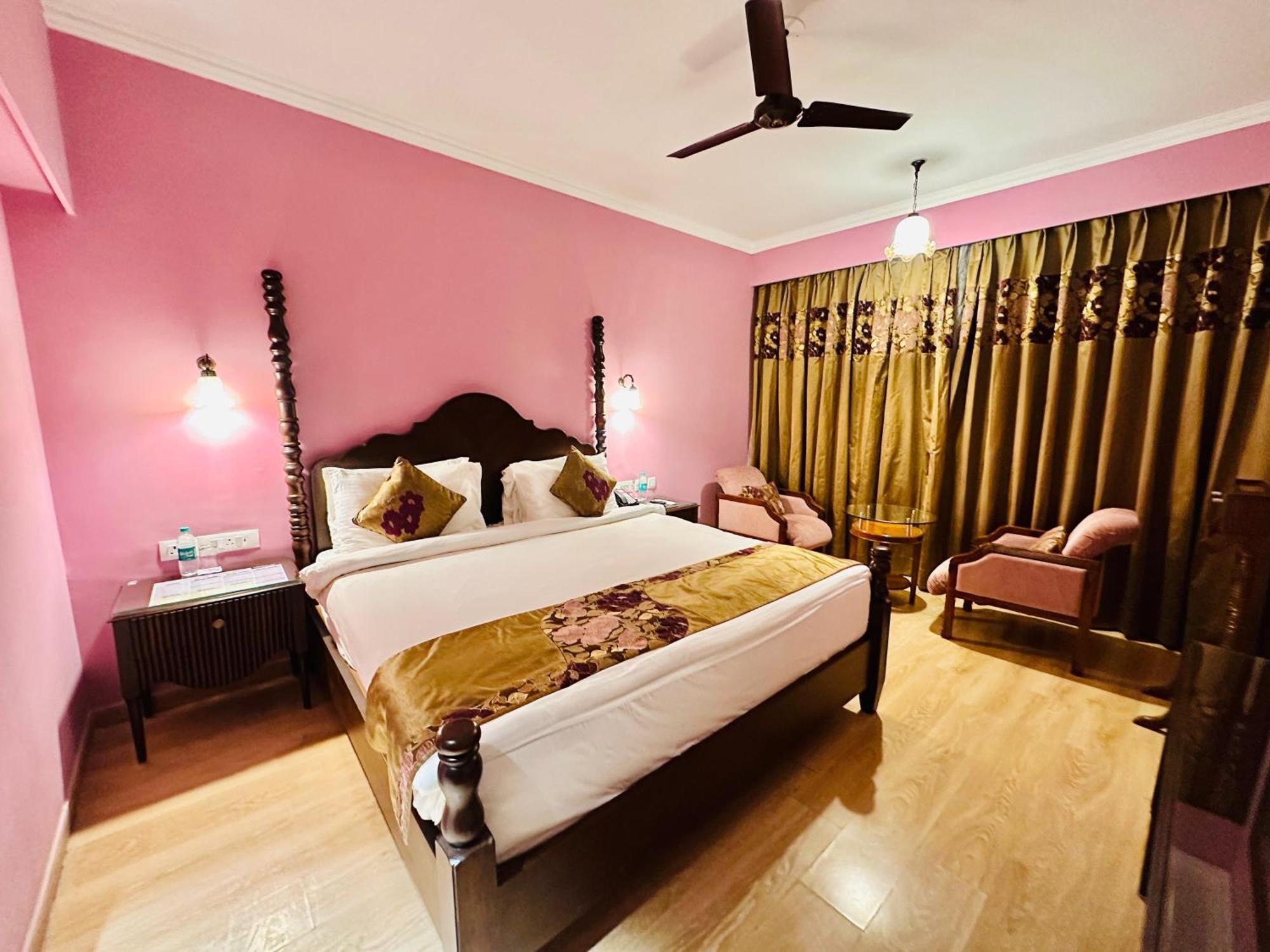 Royal Orchid Fort Resort Массури Экстерьер фото